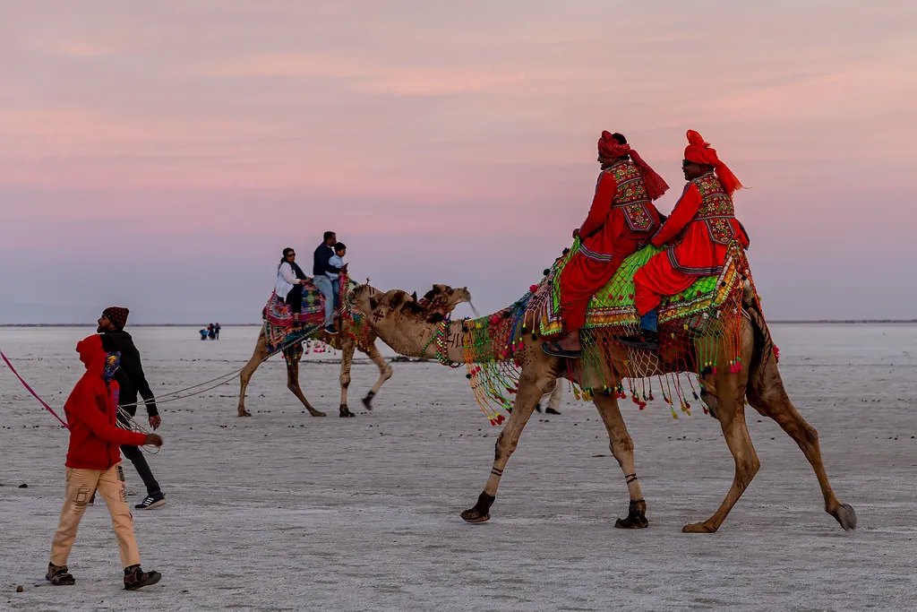 Taxi service in Kutch – Salt desert & tour HQ, cab booking from Rajkot